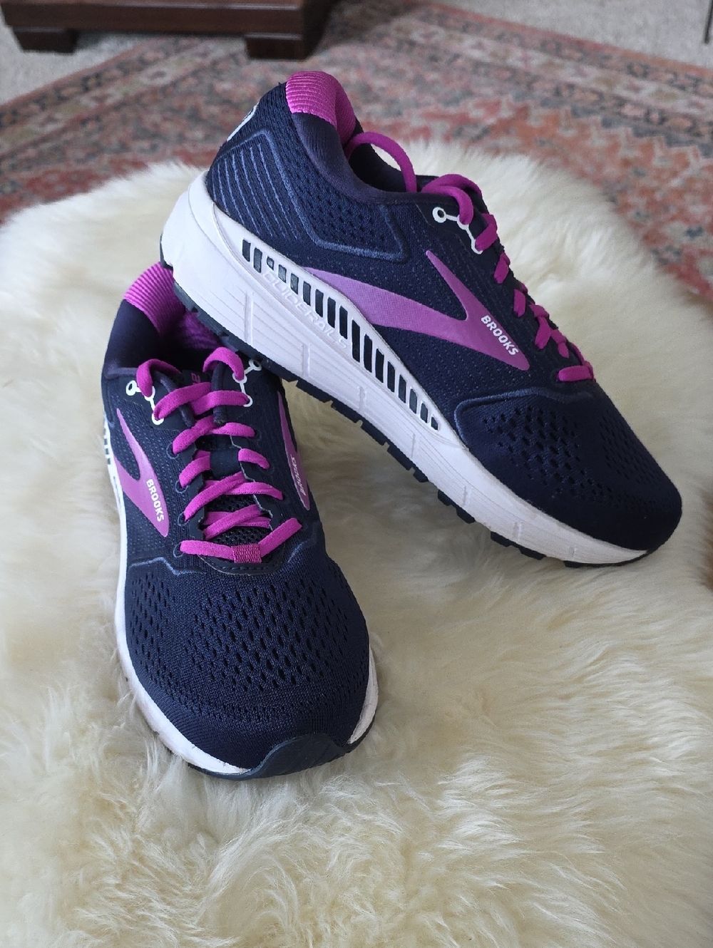 Brooks Ariel 20 Women's Peacoat/Vivid Viola Size 8 Running Sneakers 💙🏃‍♀️👟🩷